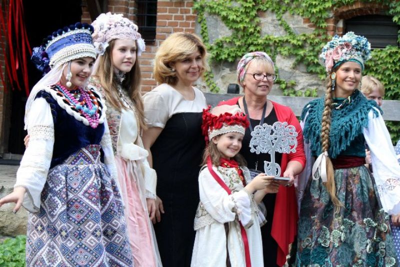 Українські дизайнери представили колекції стилізованого національного вбрання на етно-фешн-шоу «Аристократична Україна»
